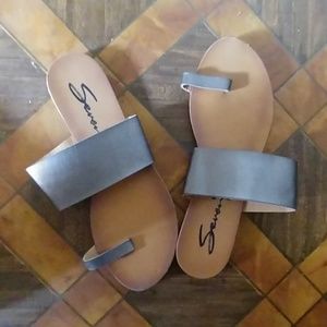 Sandals/slides